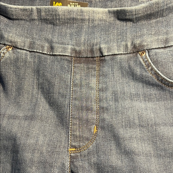 Levi's Classic Indigo Jeans, elastic waistband, size 14Short - Picture 4 of 11